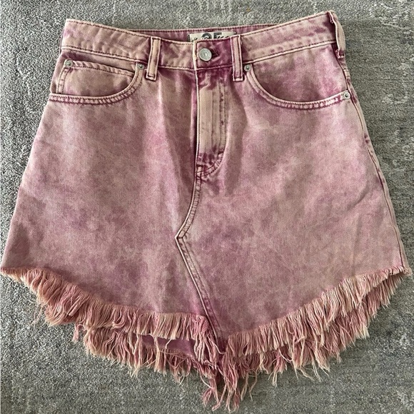 Free People We The Free Bailey Fray Hem Pink Denim Mini Skirt Size 25 - Picture 3 of 6